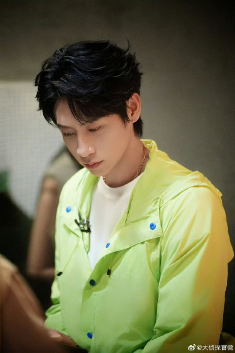 魏晨在《大侦探》中饰演的魏制片，有哪些承包了全案笑点的经典片段？