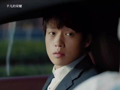 无意间看到领导的皮带，立马就知道他贪污了