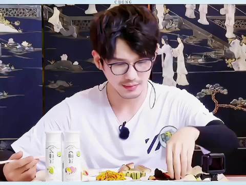 白宇被喊话别吃了，网友调侃其干饭人属性