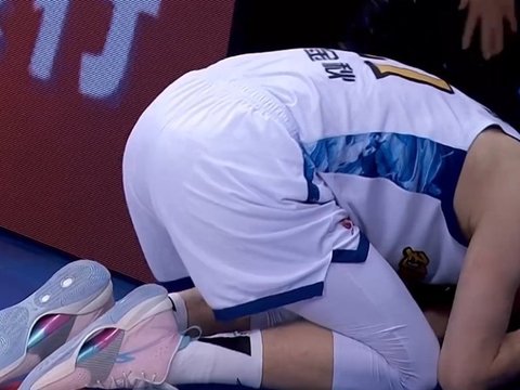 末节险受伤吓坏王博！胡金秋15中13轰32分刷新赛季新高