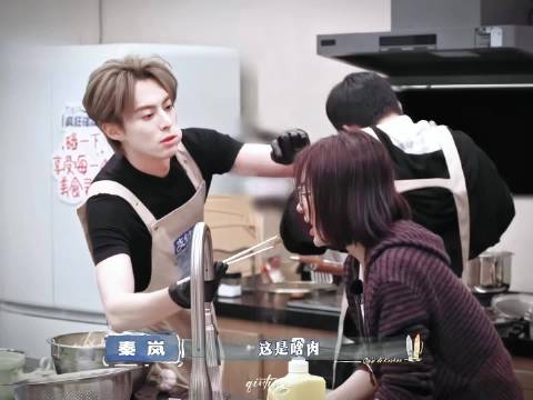 王鹤棣劝秦岚注意身体，提醒其嗓子三年未愈