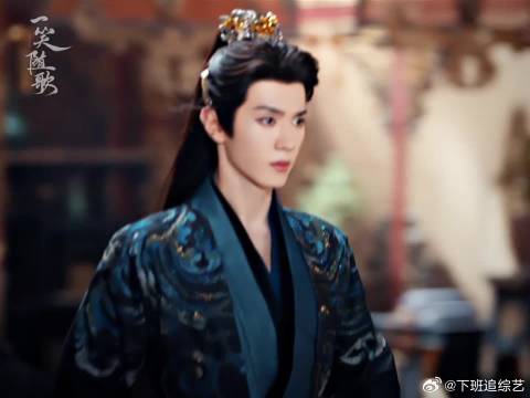 目前向您走来的是夙砂男模凤随歌