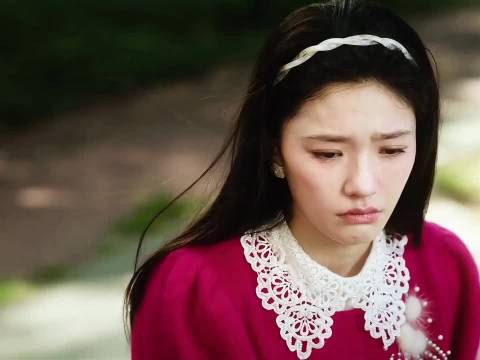 林允新剧演绎成年人倔强与柔软，受委屈崩溃引共鸣