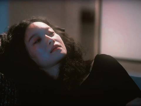 倪妮《隐身的名字》演技获赞，细腻演绎绝望主妇