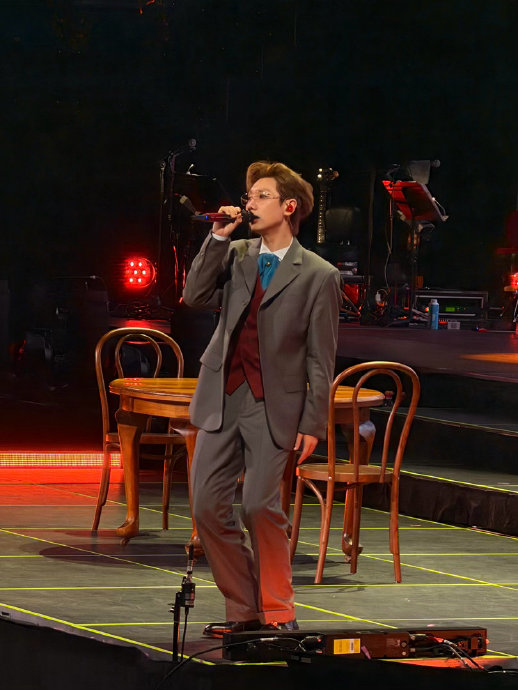 汪苏泷“明日世界”巡回演唱会的门票获取方式和购票规则是怎样的？