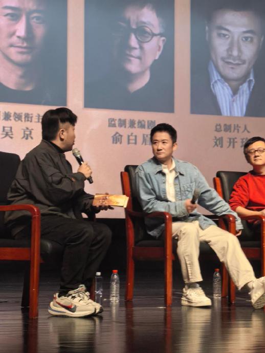 吴京面部出现的‘凹陷性水肿’具体是什么医学原理？