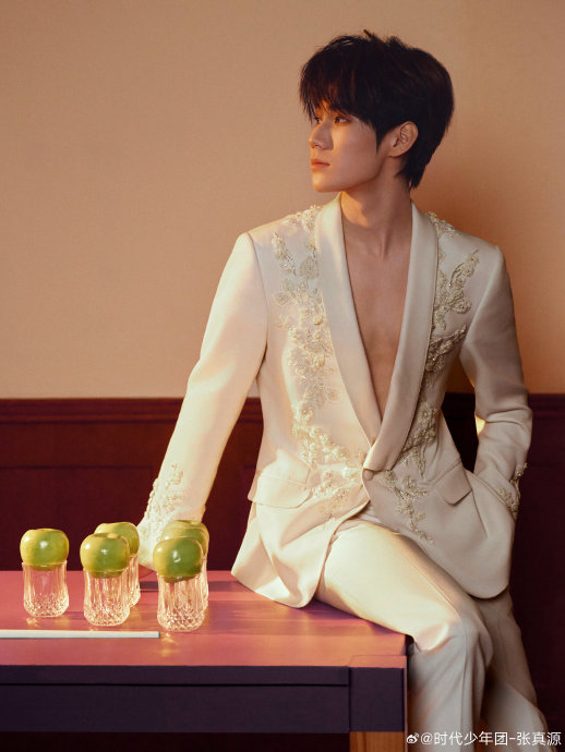 网友为什么给张真源起名为“人形水印”，这个绰号怎么来的？