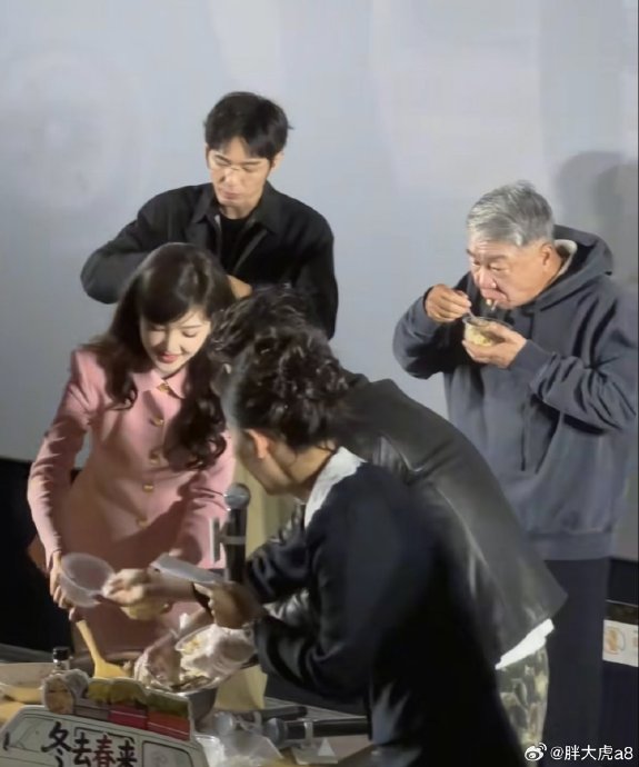 网友对白宇“沉浸式干饭”有什么有趣的评论和表情包？