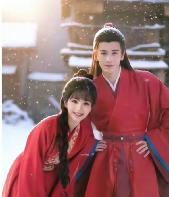 《逐玉》直播中张凌赫面对田曦薇‘侯爷道歉’为何突然沉默？