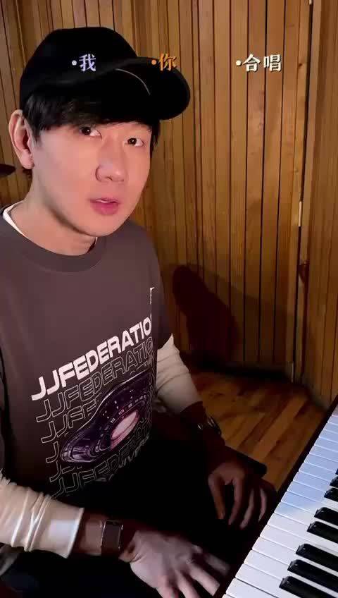 林俊杰庆生合照未现女友引猜测，称对缘分小心翼翼