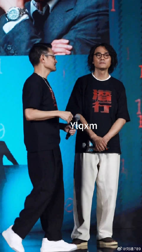 林家栋 同框再现经典pose 62岁华仔帅气不减当年电影潜行 微博VC计划