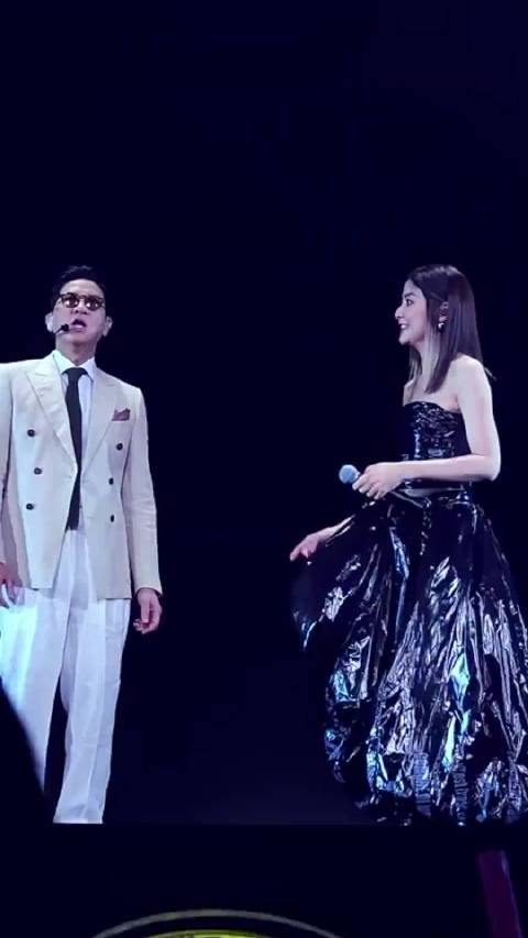 都说渣渣辉是被迫营业，是关咏荷打麻将输给陈慧琳了，不知道是真的假的？