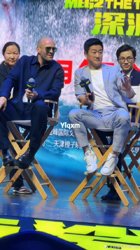 杰克斯坦森 同框 谁会手语 来看看这两位大佬在聊啥巨齿鲨2发布会