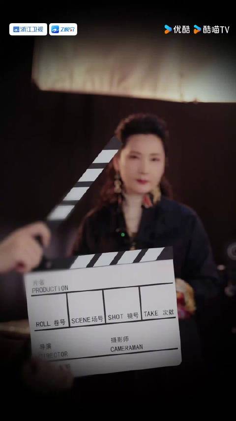 何赛飞35年后重演梅珊角色，时间对照引期待