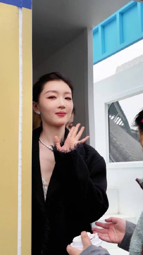 0.1米直拍周冬雨！气质被拿捏了，好美