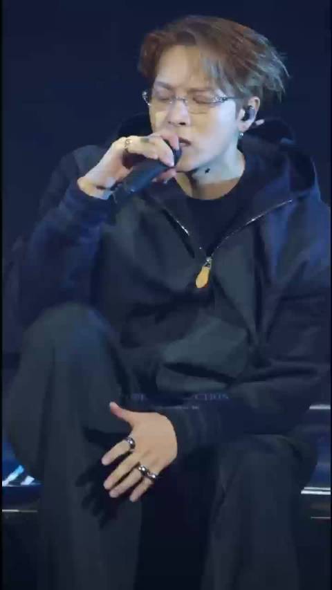 王嘉尔与Tyson合作中文情歌《Deadend》今日上线