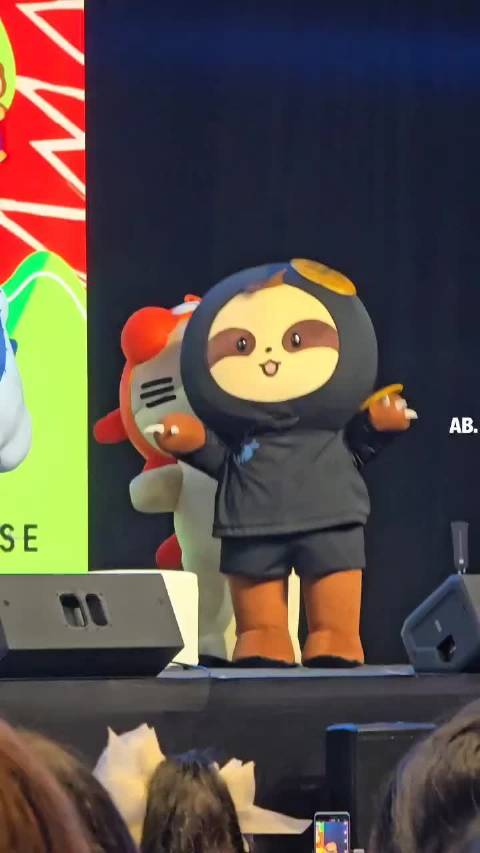 Nani家Neona推开Ruay抢坐凳子，姐弟曾争抢法拉利