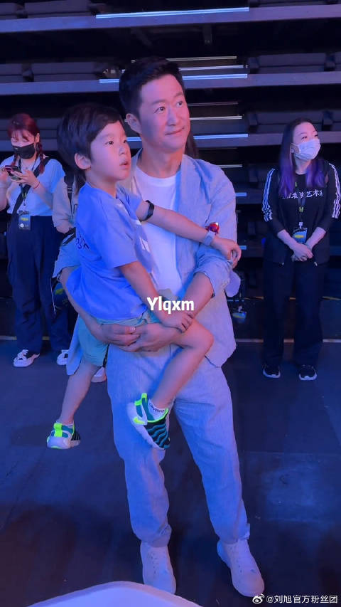 巨齿鲨2发布会 铁汉柔情 好温馨的画面微博VC计划