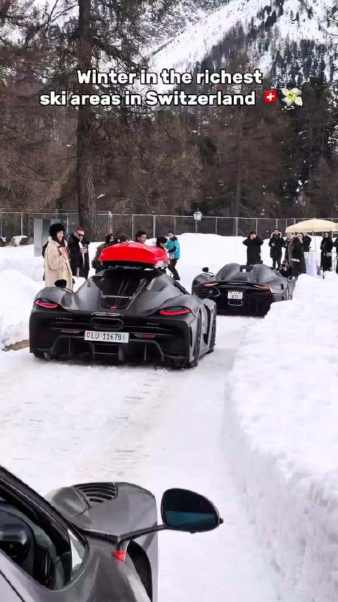 瑞士豪华滑雪区，客人们都开着豪车来