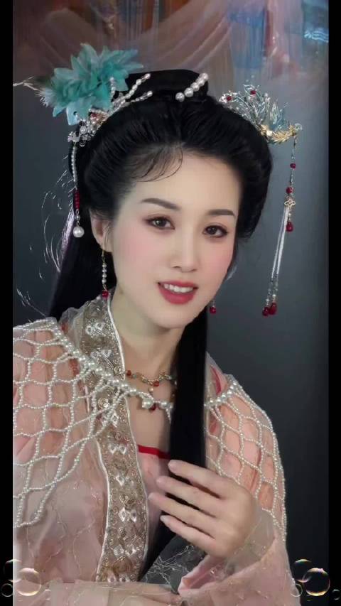 古风写真展现千年华妆，珠钗流苏演绎长安旧梦