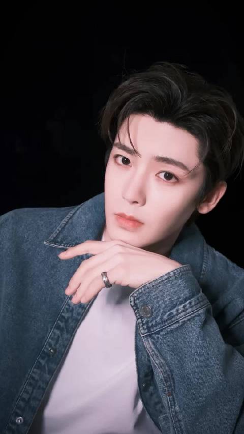 侯明昊赴韩引热议，新作碧血蝉、杨无间受关注