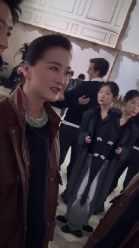 贾玲以喜剧温暖人间真诚打动人心