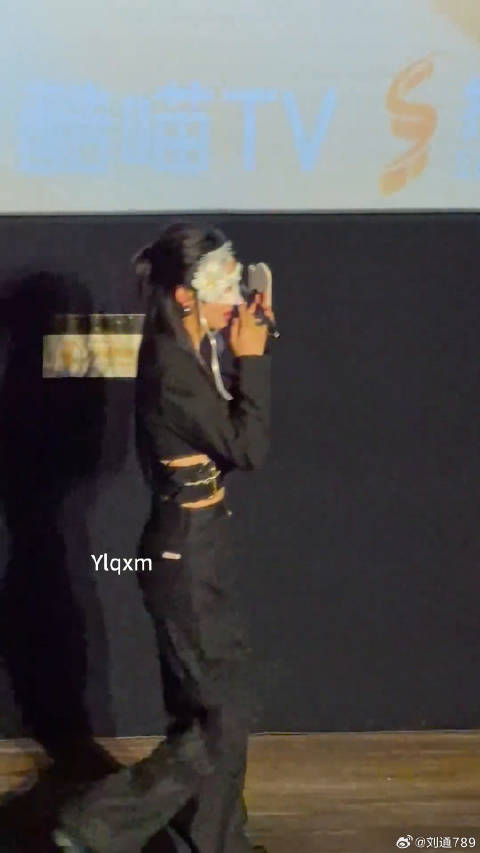 周也 同框亮相别对我动心