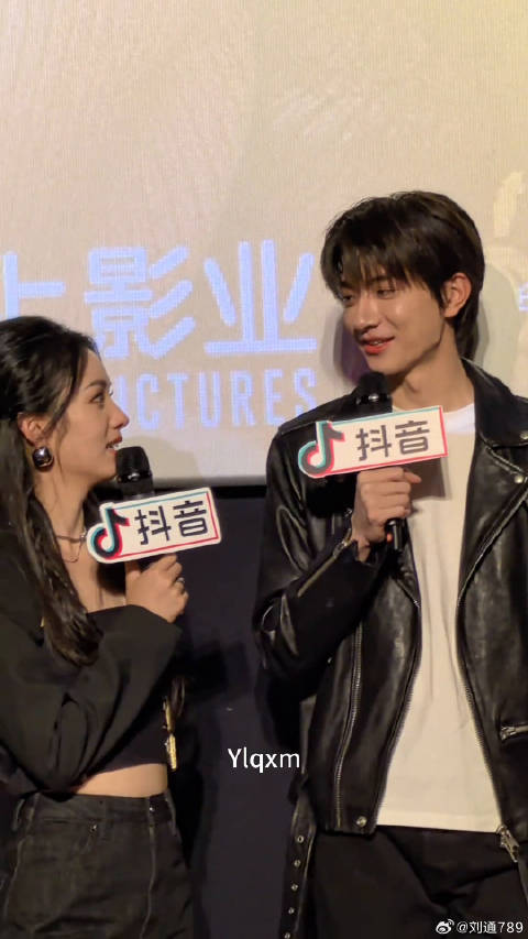 周也 同框 好养眼的两张脸！这cp感如何？别对我动心