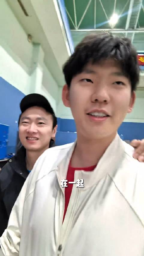 刘雨辰晒国家队训练日常，与梁伟铿王昶谢浩南打球