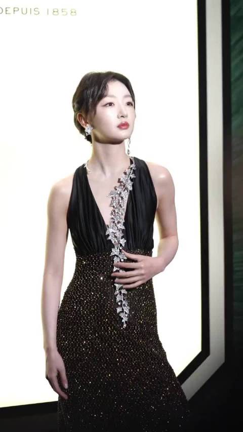 周冬雨被传怀孕，工作室晒照澄清