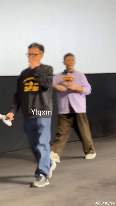 电影金手指上海首映礼 61岁社恐影帝状态如何？