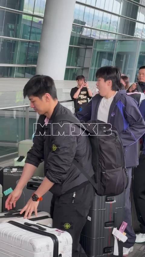 王楚钦启程澳门世界杯，独战三大赛压力倍增