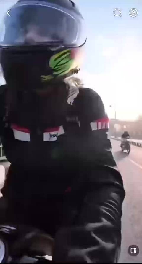 摩托追尾摩托，导致其他摩托受重伤