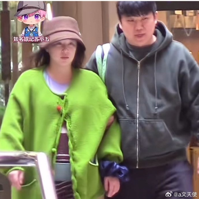 圈外丈夫的陪伴对产后复出的阚清子提供了哪些支持？