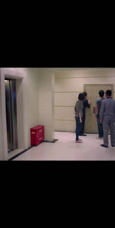 安迪细心保护关雎尔避免卷入争吵