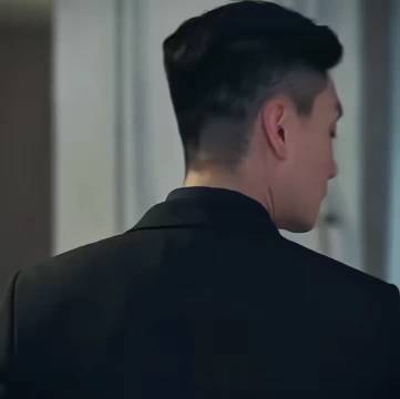 黄宗泽称与王嘉尔撞脸很荣幸，赞其又帅又搞笑