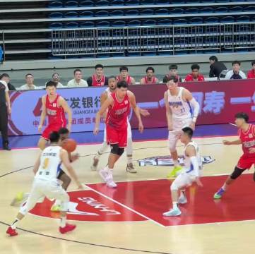 龙狮徐昕场均10.8分8.1篮板预定最佳进步球员