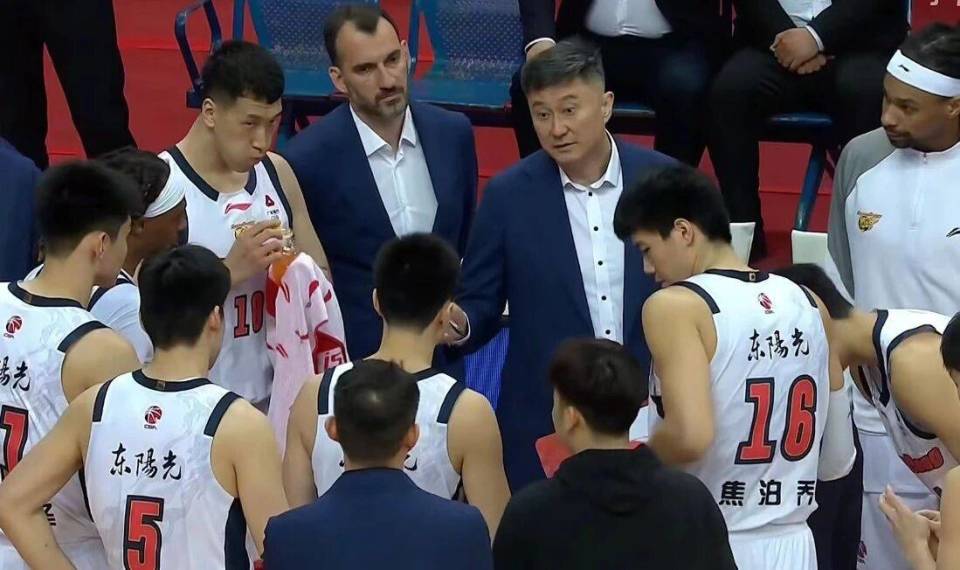 19:35开球！广东男篮VS北京首钢，许利民PK杜锋，麦考尔引发争议