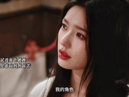 母亲那里求而不得的抚慰，竟由两个素昧平生的人悄然递来，何其荒诞