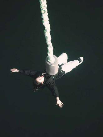 京娘湖畔的蹦极挑战，人生怎能不试一试？前提是安全有保障！哈哈