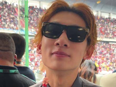 苏翊鸣携金牌亮相F1中国大奖赛梅赛德斯包房