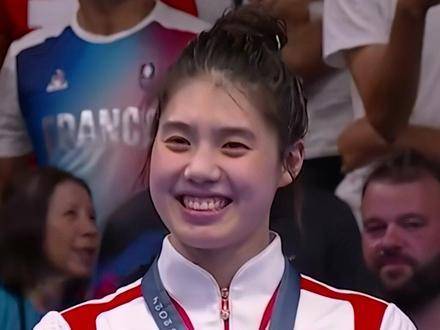 张雨霏领奖台落泪释放闪耀瞬间