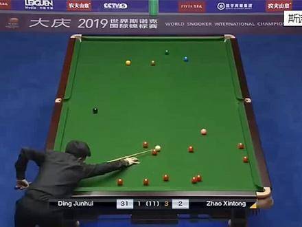 丁俊晖七颗红球贴库清台创五年最佳，赵心童叹服其巅峰走位