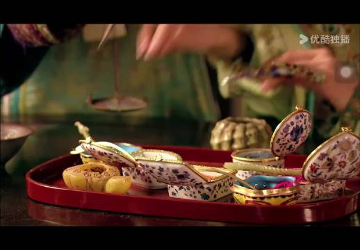 今日是著名歌姬、调香师、刺绣艺术家、冰嬉艺术家的生日