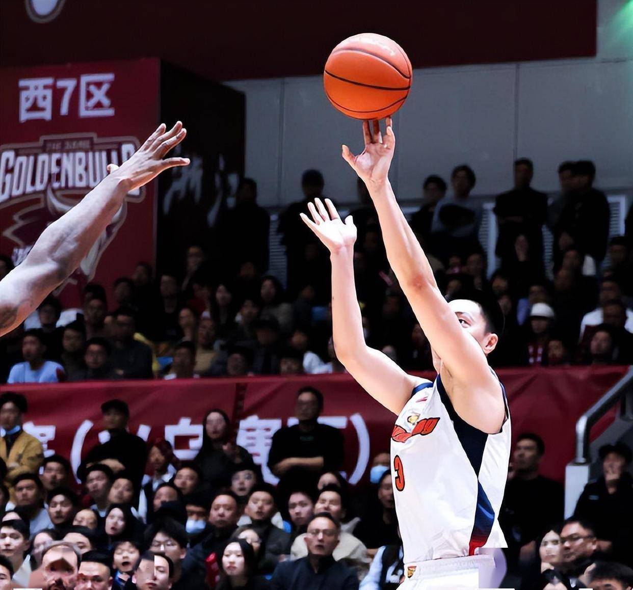 杰曼绝杀，广东主场遭压哨绝杀却因祸得福，赛后收获3大好消息