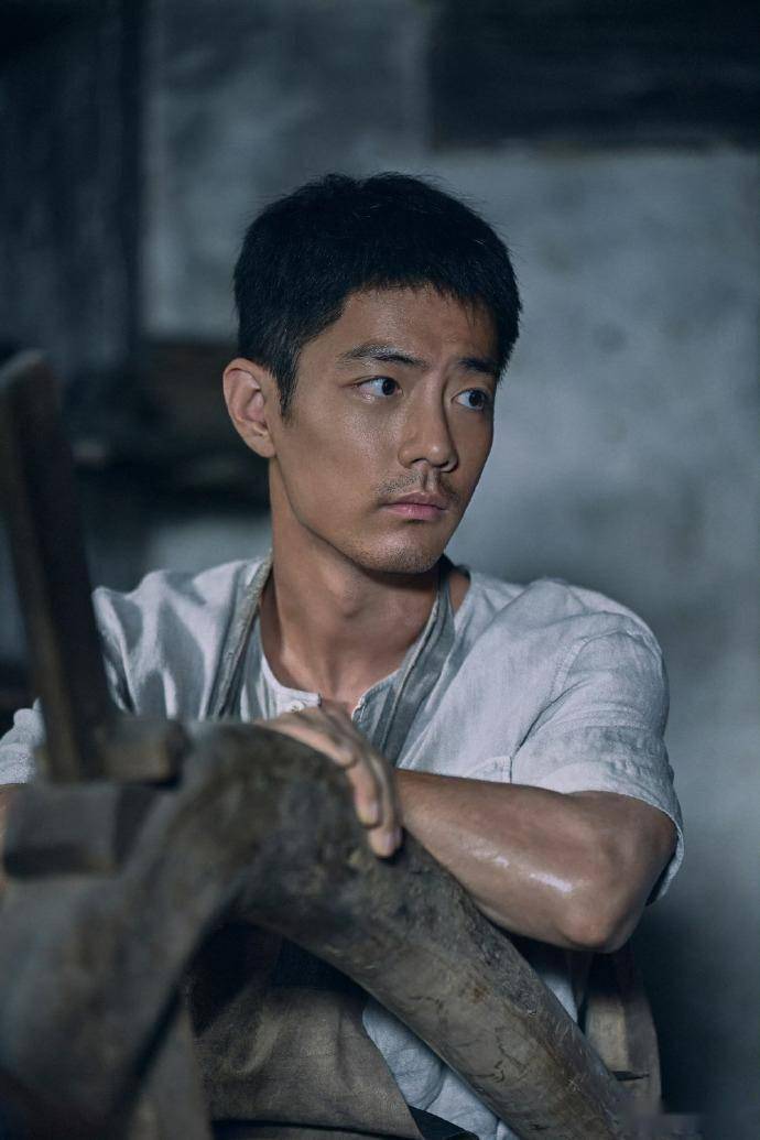 肖战凭《得闲谨制》角逐金海燕奖影帝，从流量偶像到硬核演员蜕变