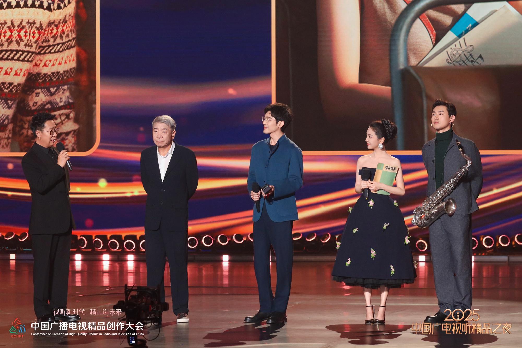 白宇新剧阵容好强啊,郑晓龙是导演,章若楠演女主,排面拉满了!