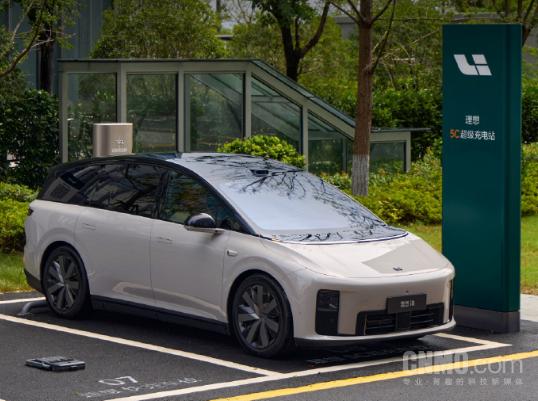 理想超充站已突破4000座 首座自动充电站将于Q2落地