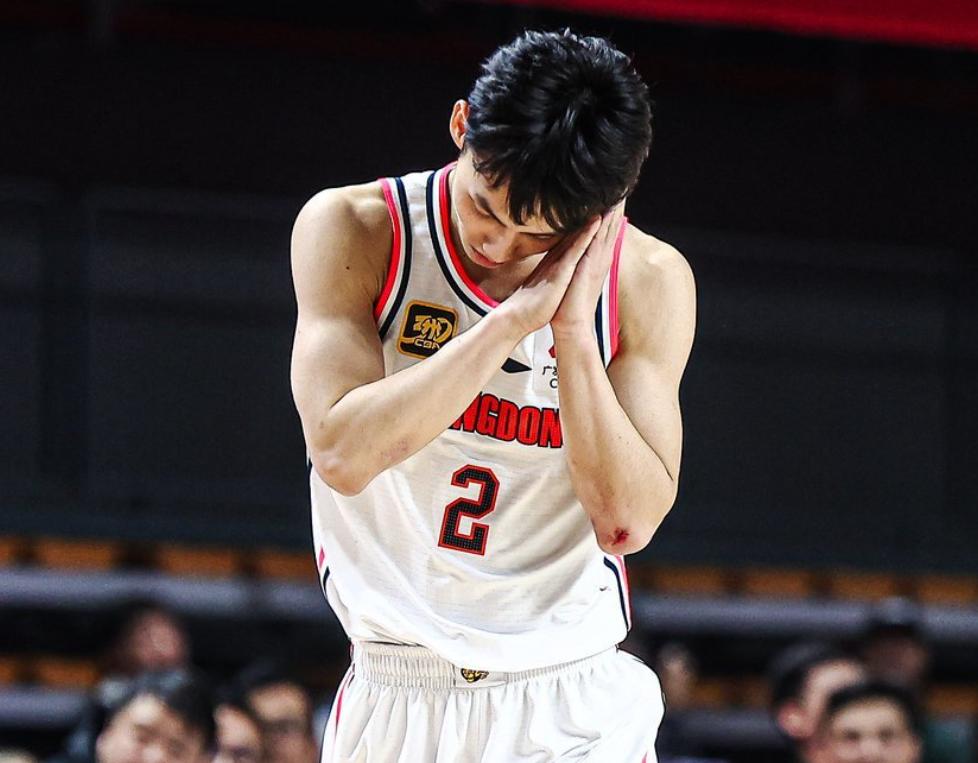 广东8人上双轻取四川4连胜收官 贝兹利15分钟6中6徐杰12+5