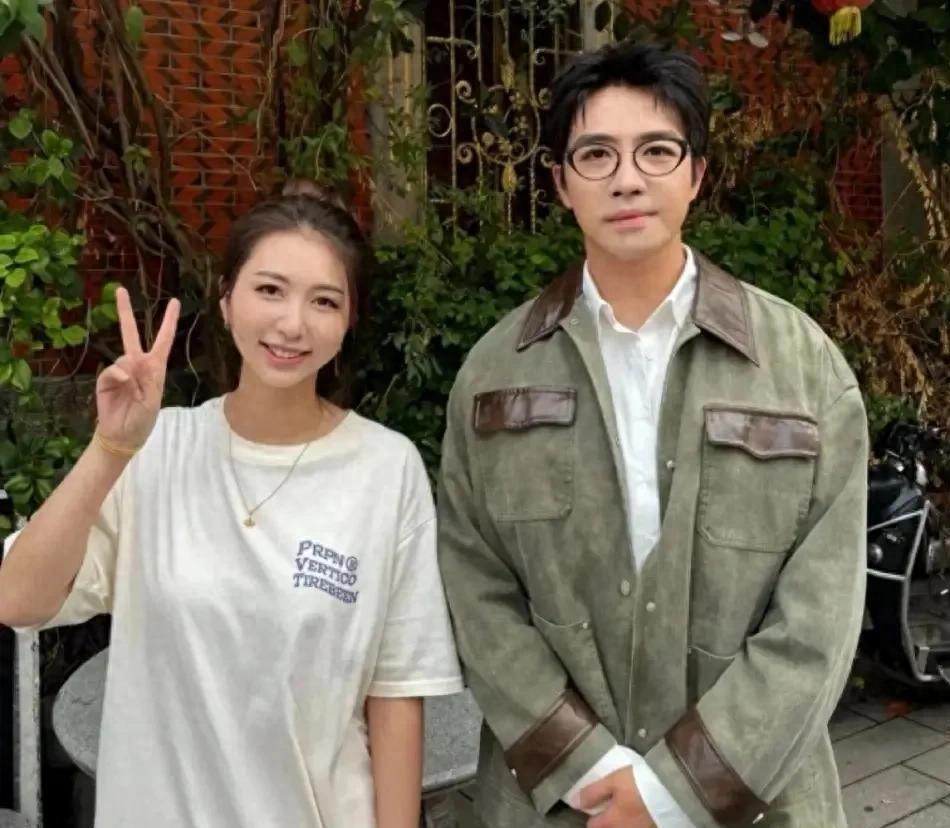 俞灏明、王晓晨再被拍!甜蜜牵手散步,相恋5年不官宣却藏不住深情